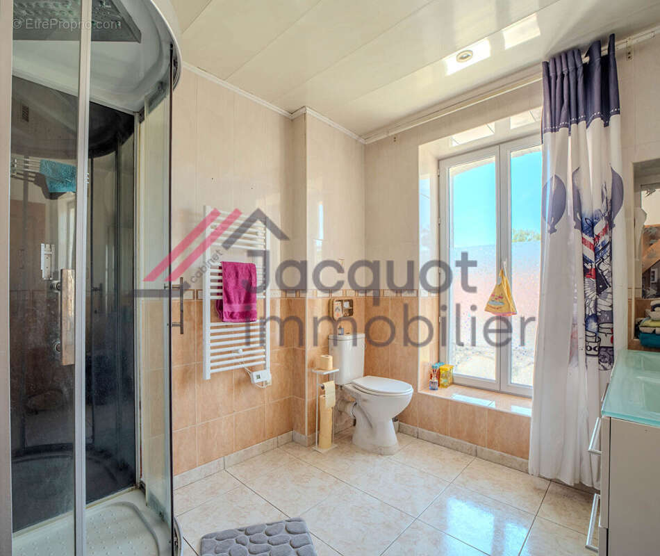 Appartement à MONTMOROT