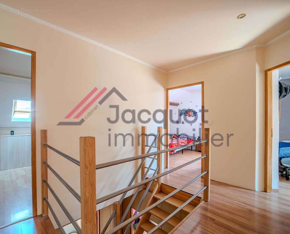 Appartement à MONTMOROT