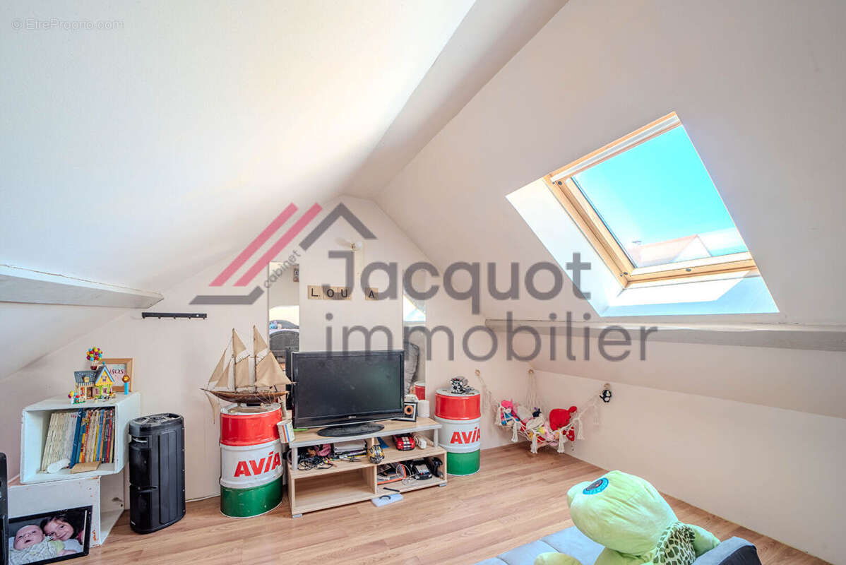 Appartement à MONTMOROT