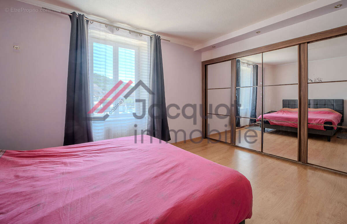 Appartement à MONTMOROT