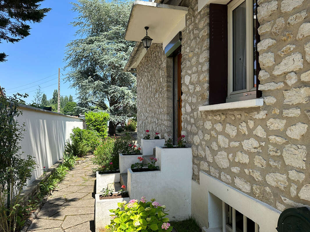 Maison à ONCY-SUR-ECOLE