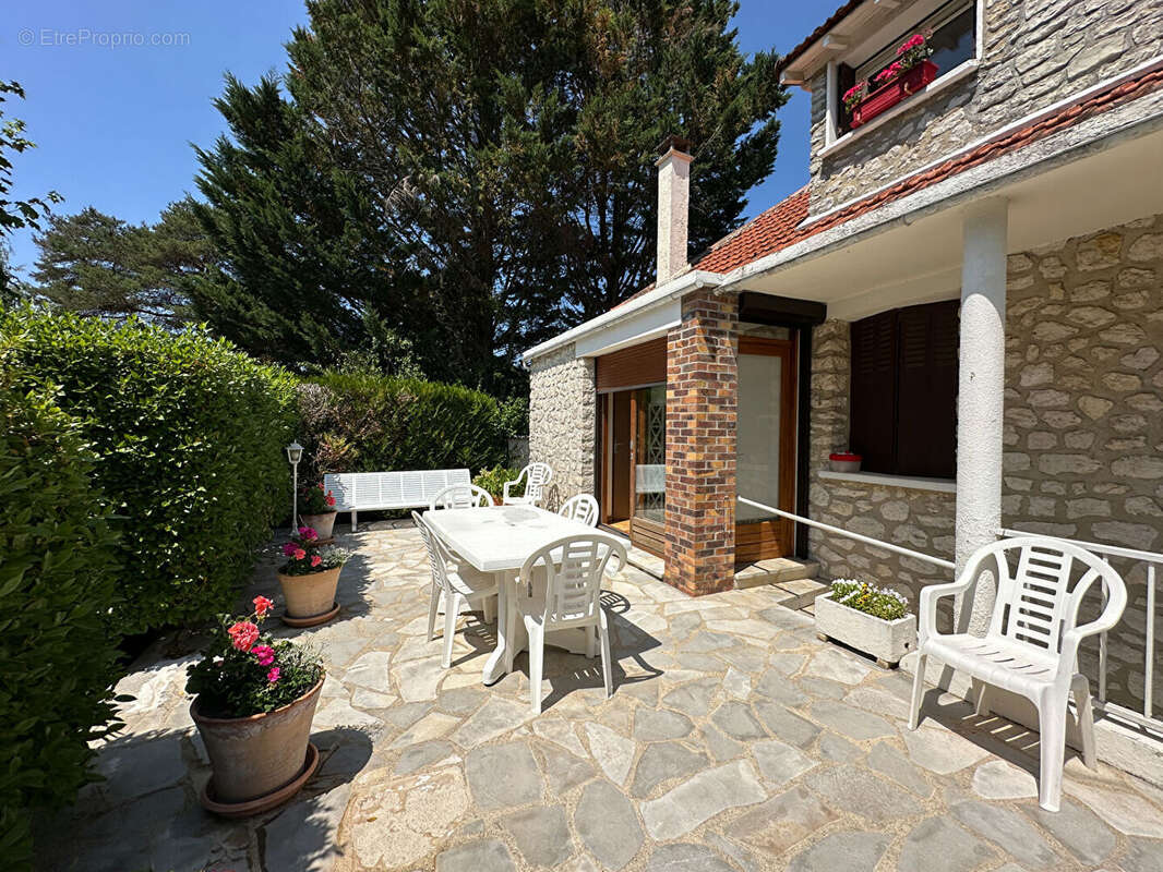 Maison à ONCY-SUR-ECOLE