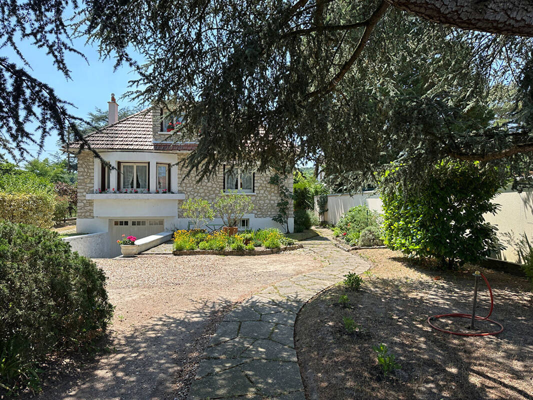 Maison à ONCY-SUR-ECOLE