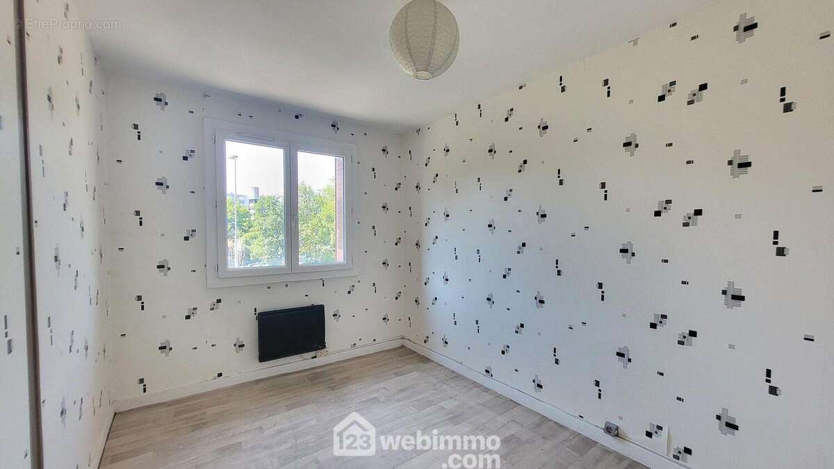 La deuxième chambre attenante au salon - Appartement à GRENOBLE