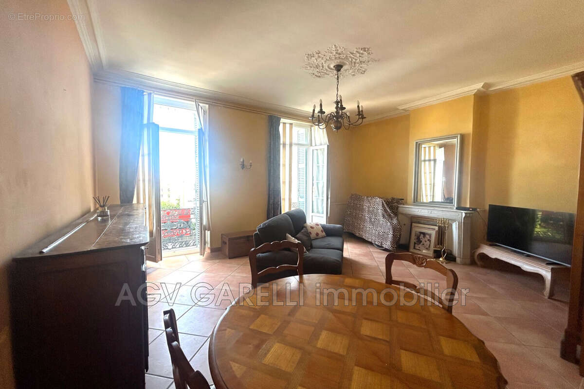 Appartement à HYERES