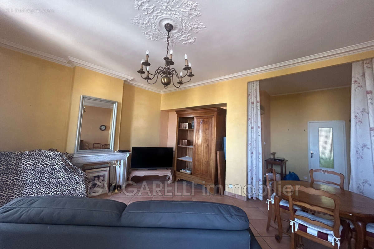 Appartement à HYERES