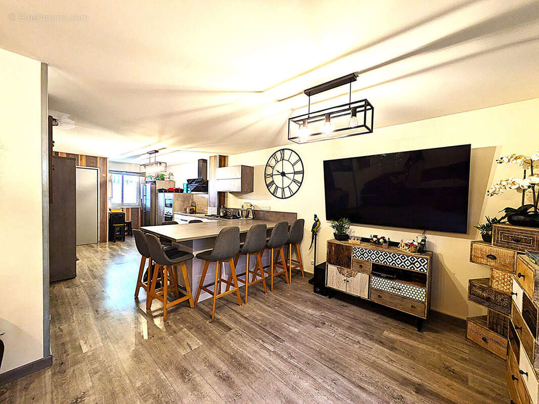 Appartement à SAINT-LAURENT-DU-VAR