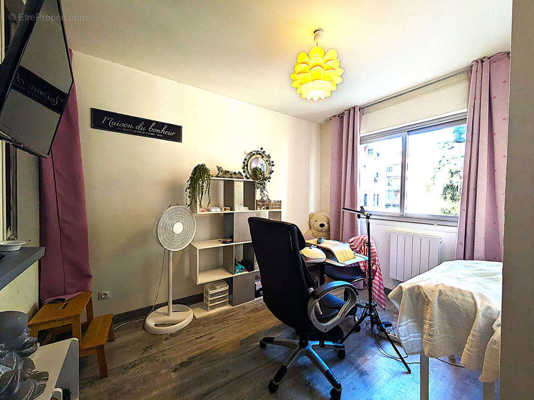 Appartement à SAINT-LAURENT-DU-VAR