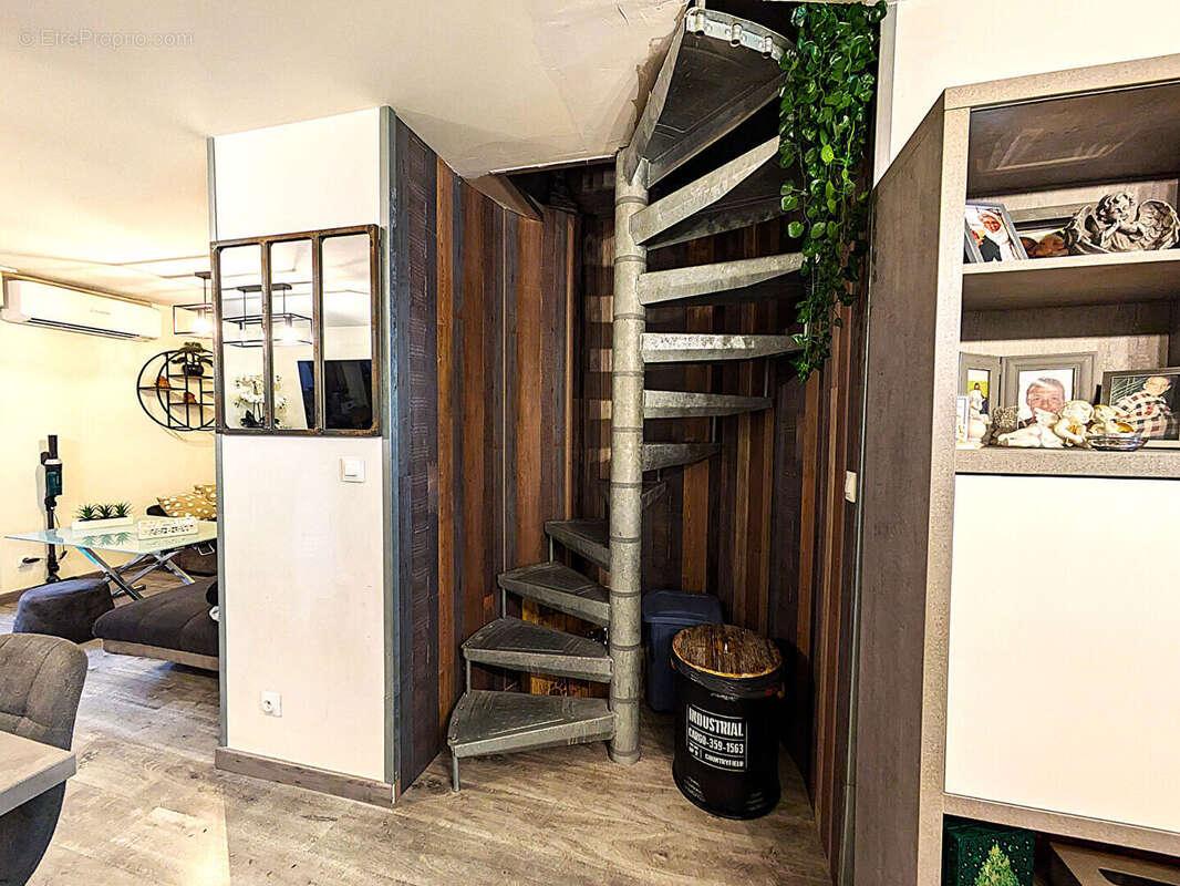 Appartement à SAINT-LAURENT-DU-VAR