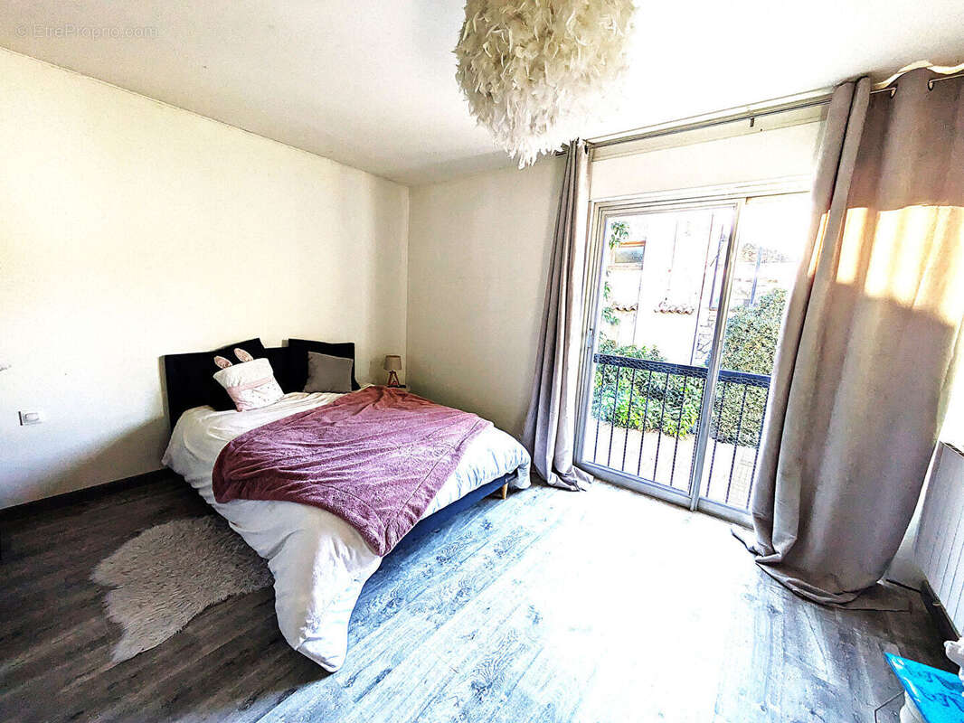 Appartement à SAINT-LAURENT-DU-VAR