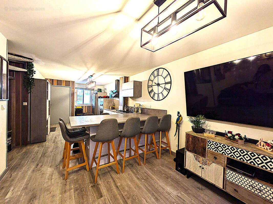 Appartement à SAINT-LAURENT-DU-VAR