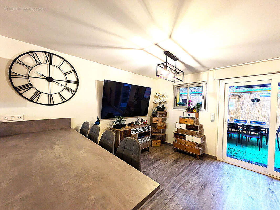 Appartement à SAINT-LAURENT-DU-VAR