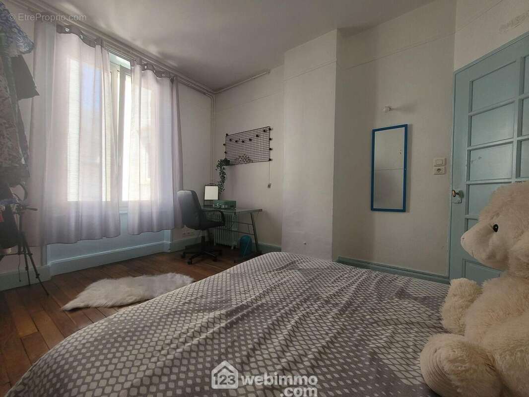 Chambre 1 - Appartement à VERDUN