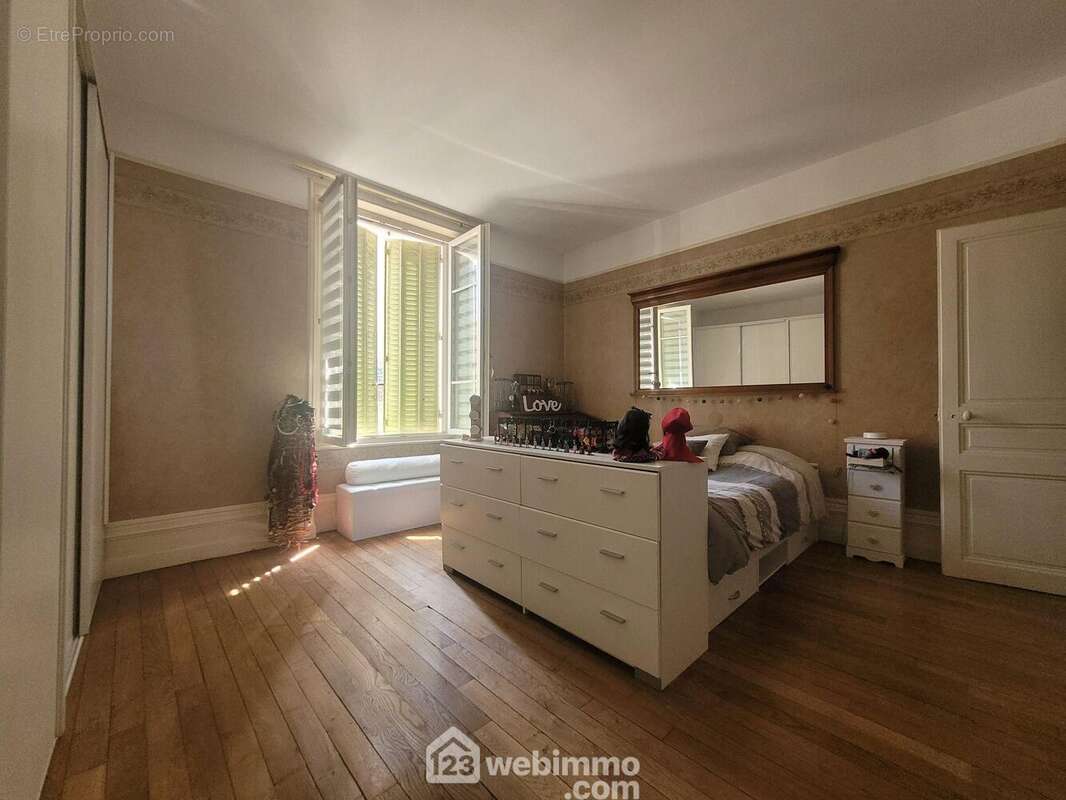 Chambre 3 - Appartement à VERDUN