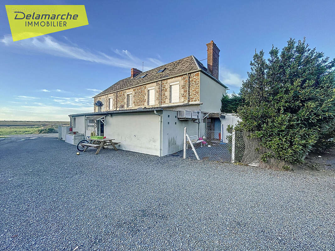 Maison à BRICQUEVILLE-SUR-MER