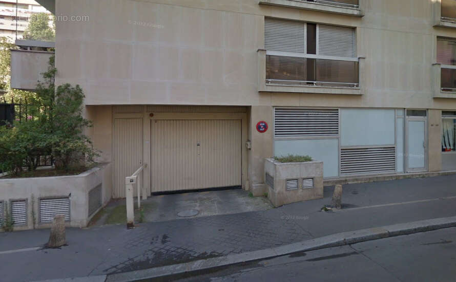 Parking à PARIS-17E