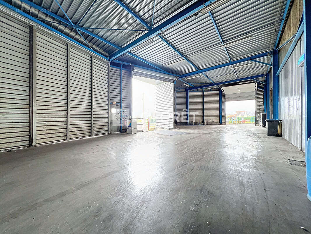 Commerce à LE PUY-NOTRE-DAME