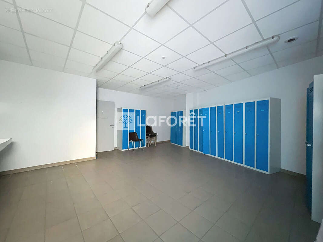 Commerce à LE PUY-NOTRE-DAME