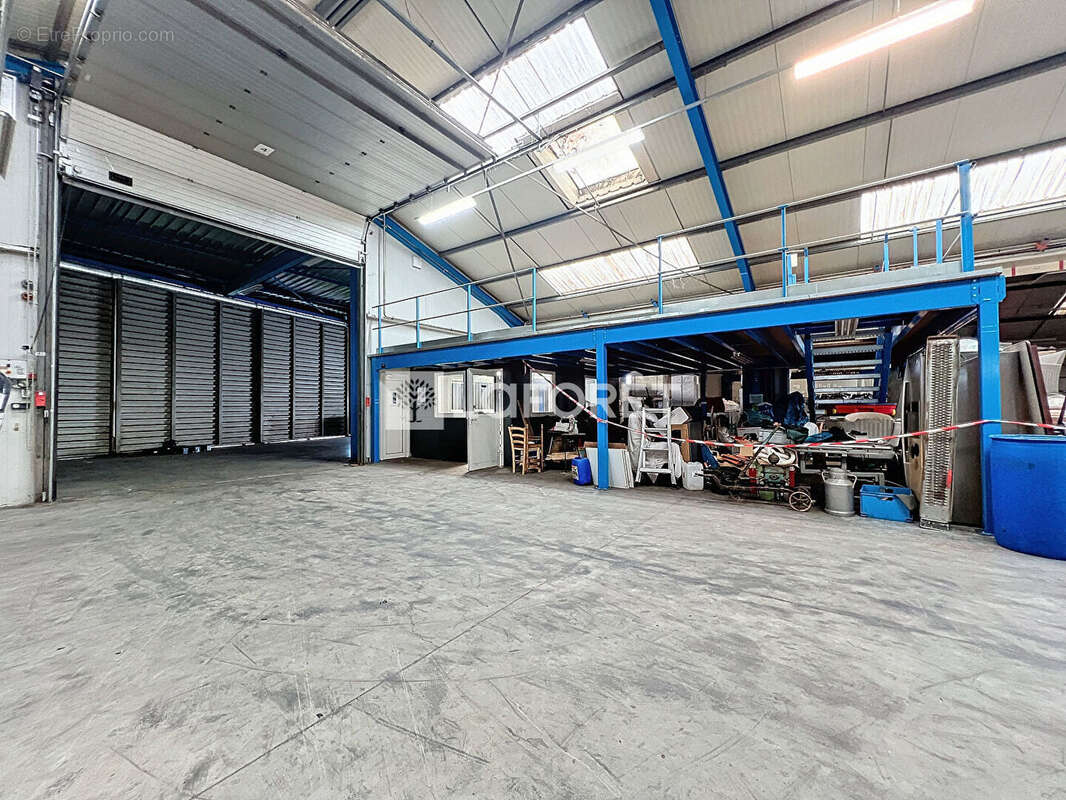 Commerce à LE PUY-NOTRE-DAME