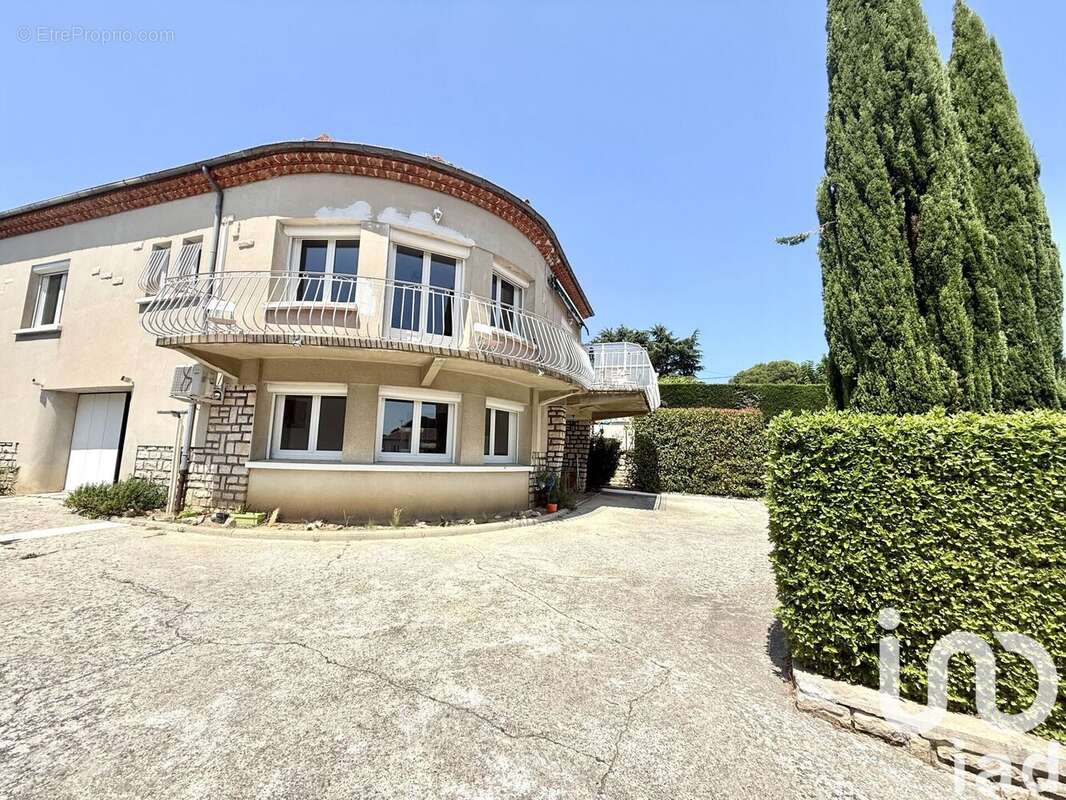 Photo 2 - Maison à LAUDUN-L&#039;ARDOISE