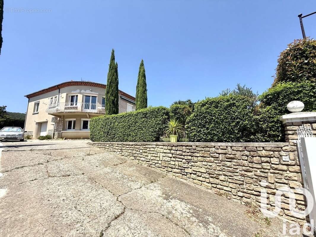 Photo 3 - Maison à LAUDUN-L&#039;ARDOISE