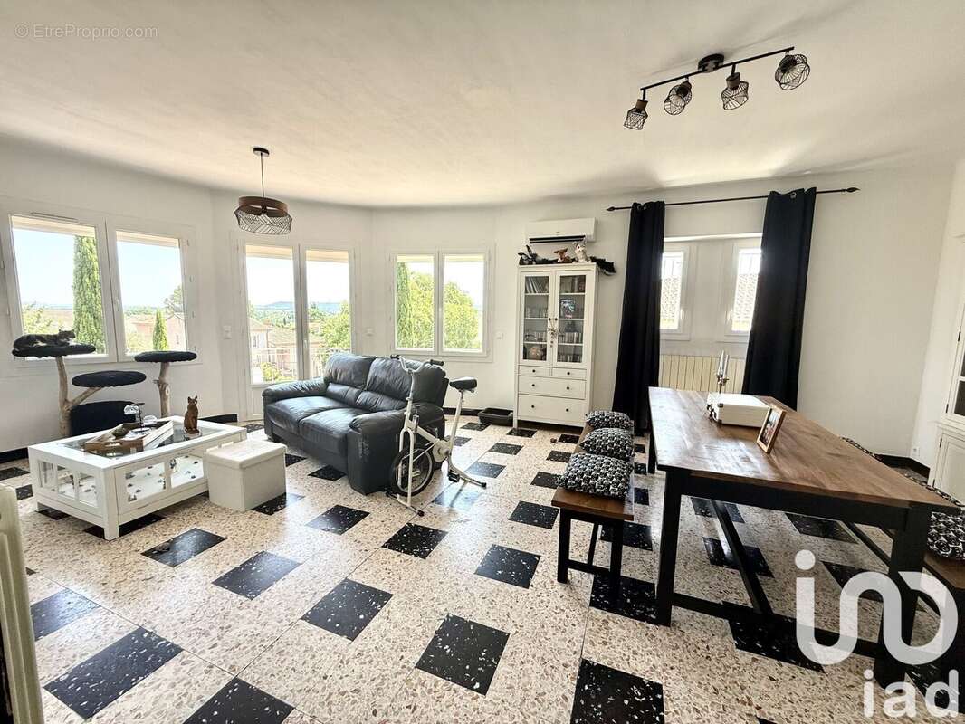 Photo 4 - Maison à LAUDUN-L&#039;ARDOISE