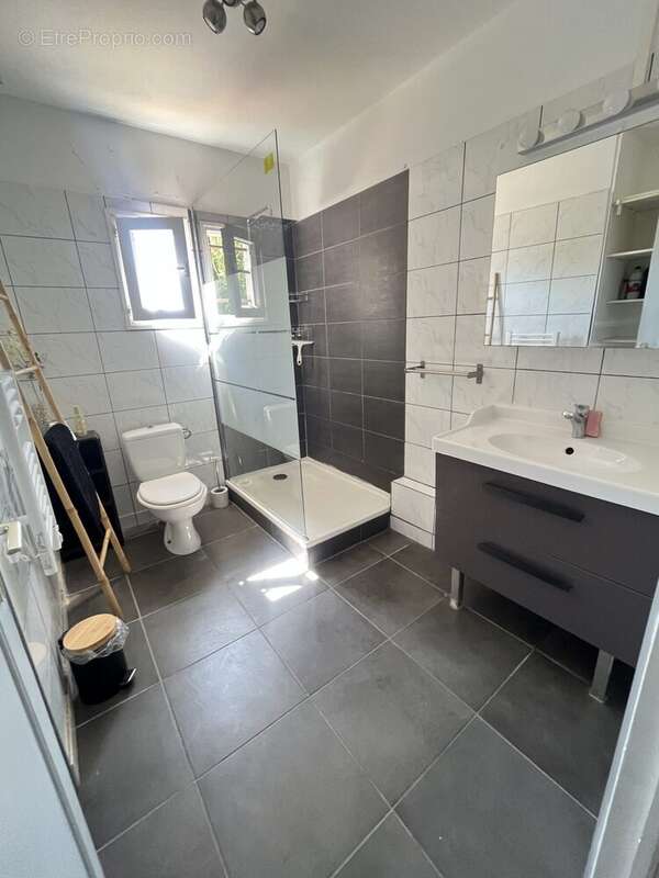 Maison à VIC-LA-GARDIOLE