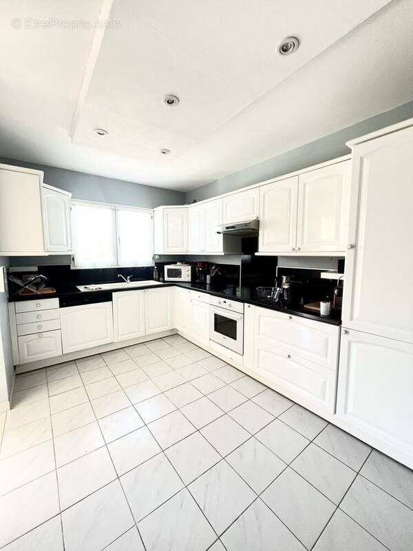 Maison à VIC-LA-GARDIOLE