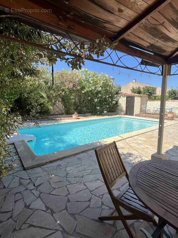 Maison à VIC-LA-GARDIOLE