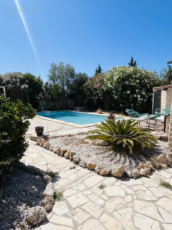 Maison à VIC-LA-GARDIOLE