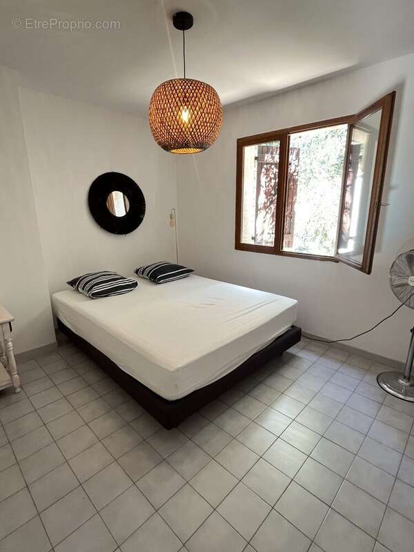 Maison à VIC-LA-GARDIOLE