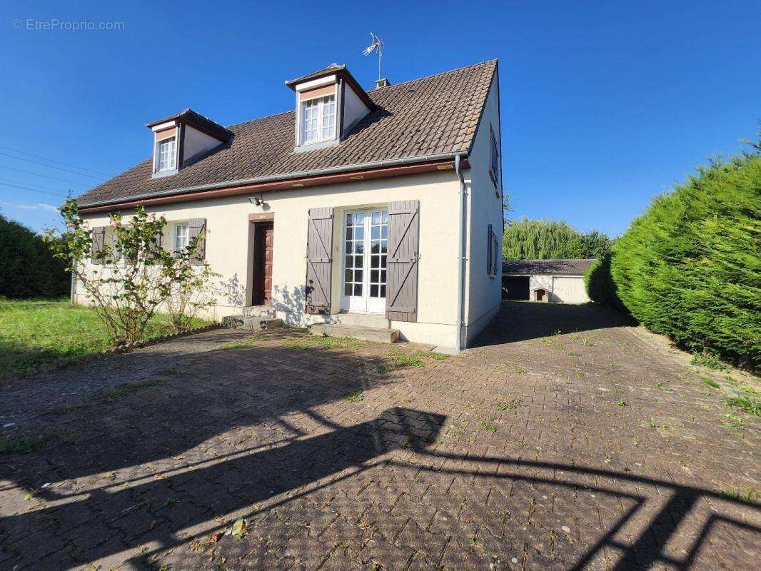 Maison à LONGUEIL-SAINTE-MARIE