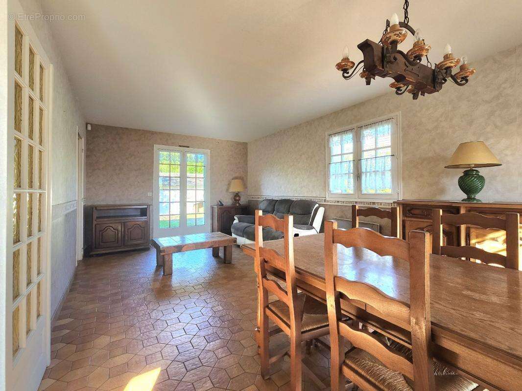 Maison à LONGUEIL-SAINTE-MARIE