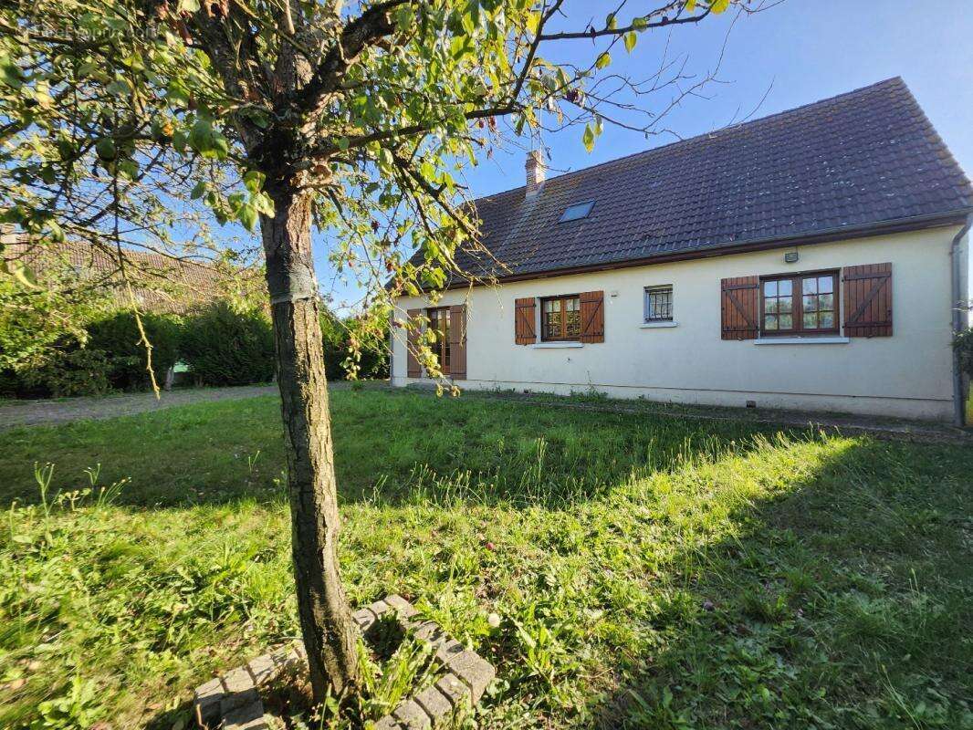 Maison à LONGUEIL-SAINTE-MARIE