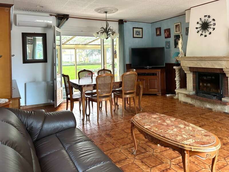 Maison à ARS-SUR-FORMANS