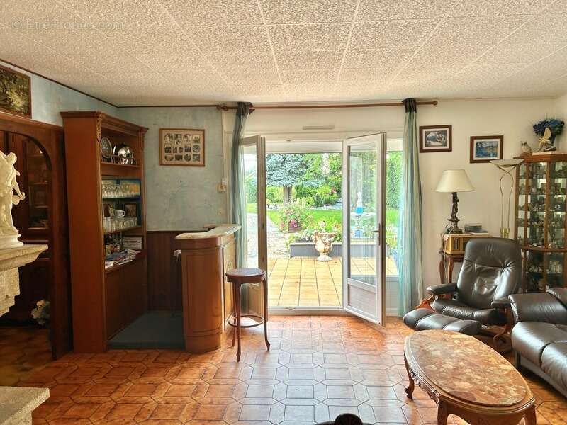 Maison à ARS-SUR-FORMANS