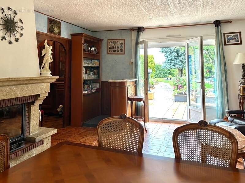 Maison à ARS-SUR-FORMANS