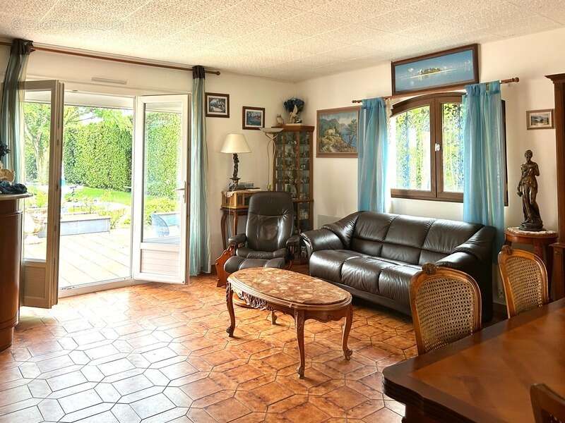 Maison à ARS-SUR-FORMANS