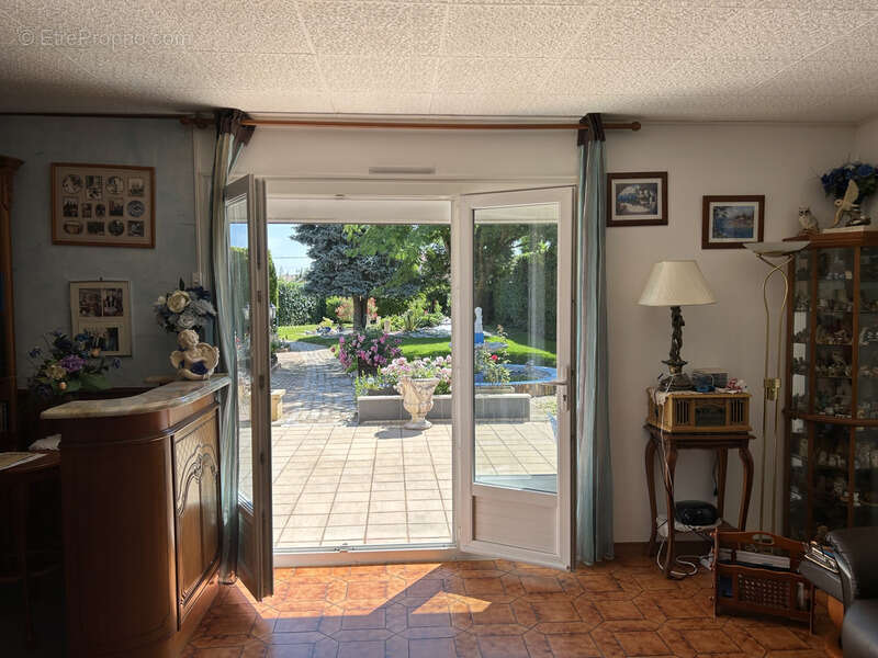 Maison à ARS-SUR-FORMANS