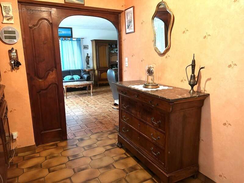 Maison à ARS-SUR-FORMANS