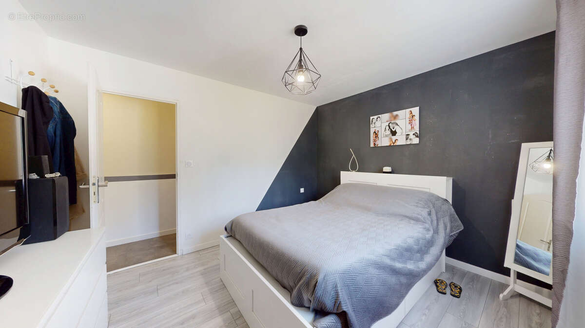 Maison à SAINTE-FOY-DE-PEYROLIERES