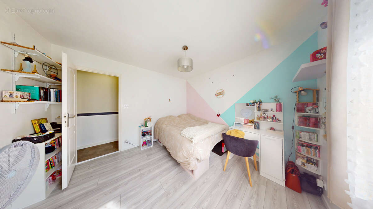 Maison à SAINTE-FOY-DE-PEYROLIERES