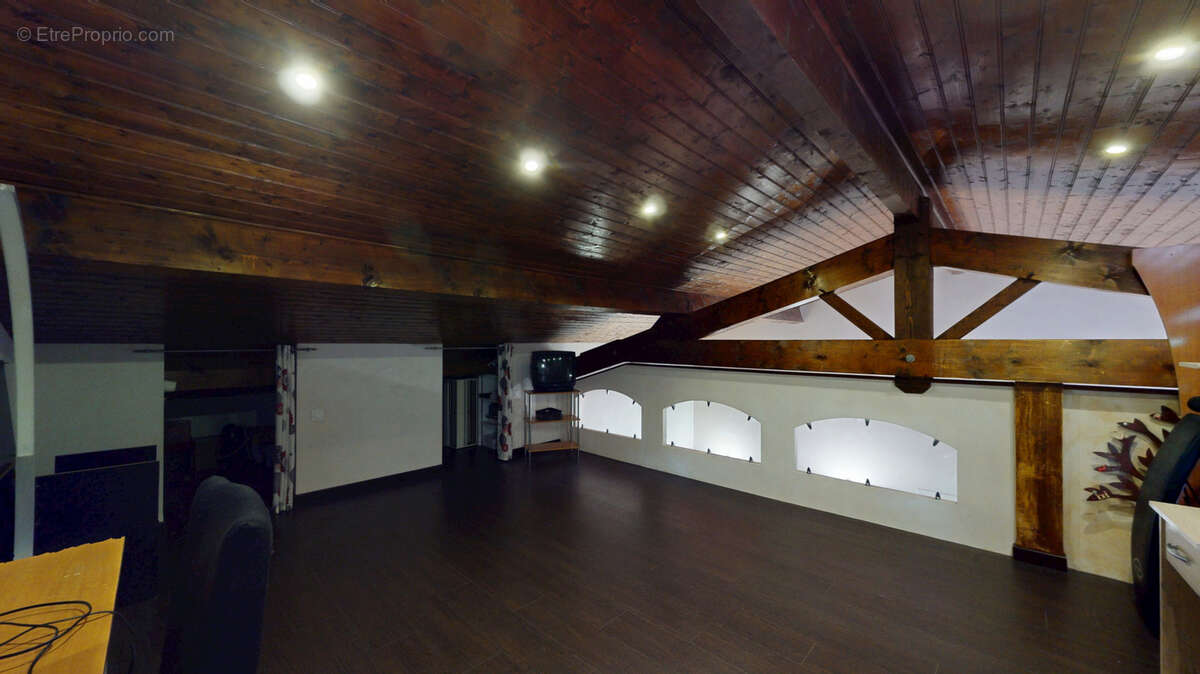 Maison à SAINTE-FOY-DE-PEYROLIERES