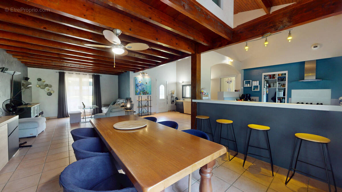 Maison à SAINTE-FOY-DE-PEYROLIERES