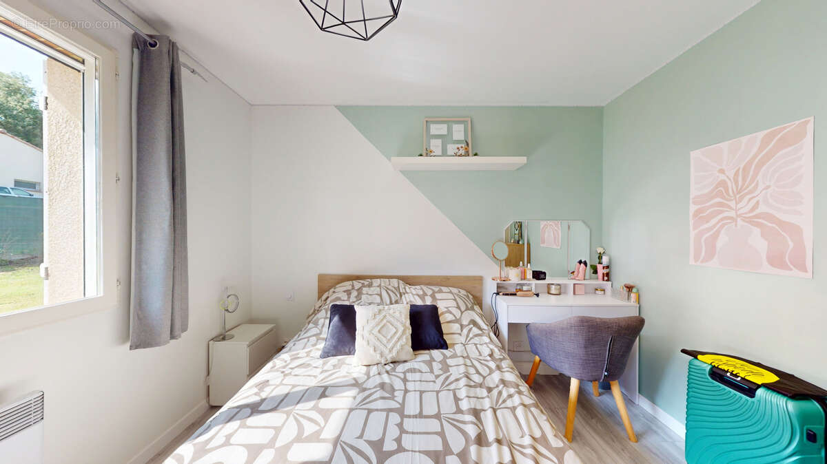 Maison à SAINTE-FOY-DE-PEYROLIERES