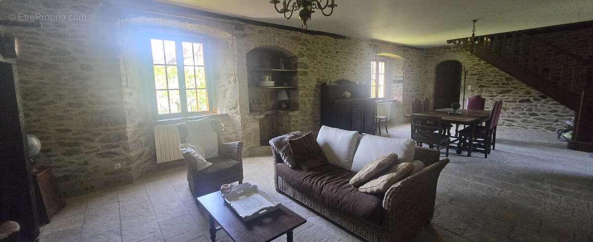 Maison à GAGNAC-SUR-CERE