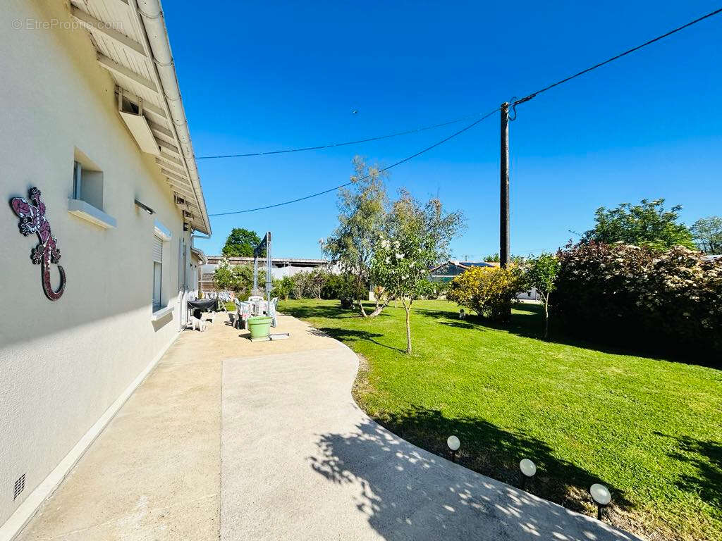 Maison à LA LANDE-DE-FRONSAC