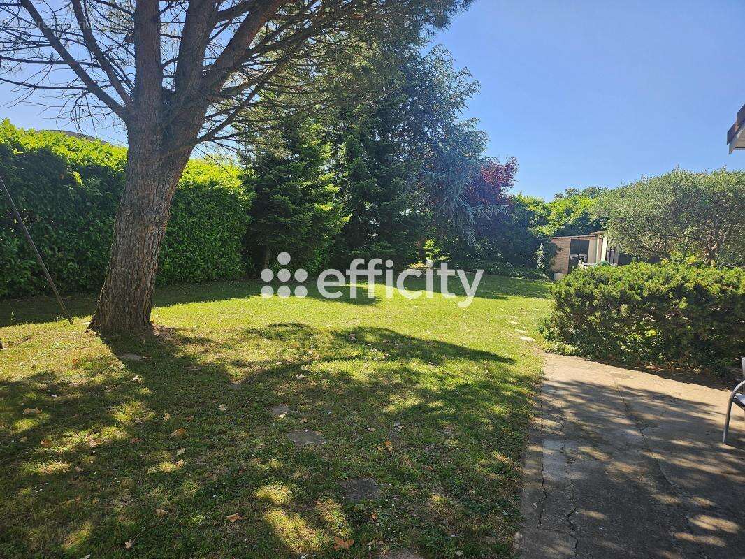 Maison à DECINES-CHARPIEU