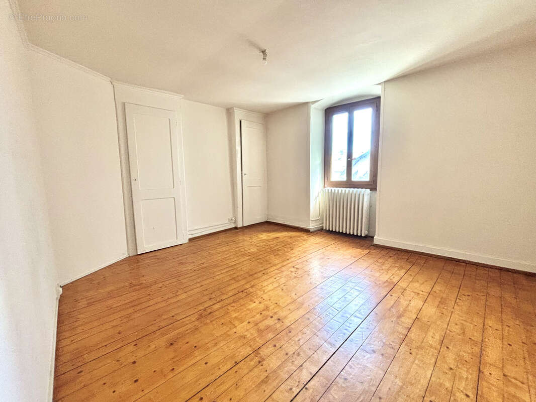 Maison à VILLE-LA-GRAND