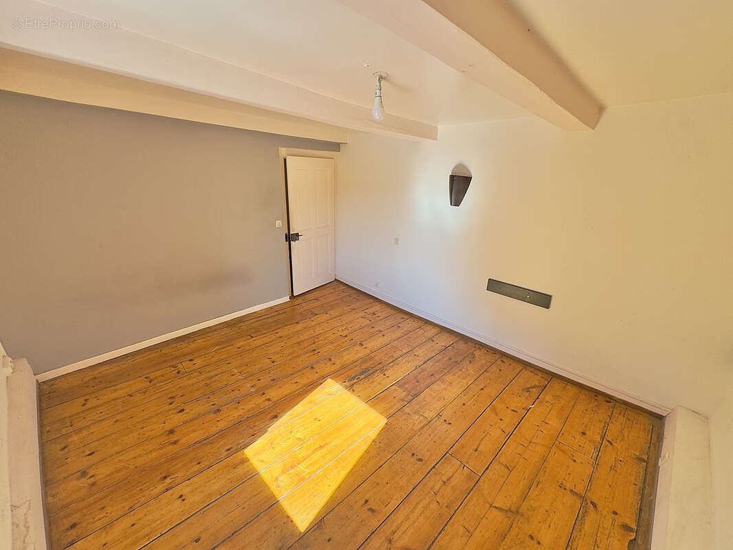 Maison à VILLE-LA-GRAND